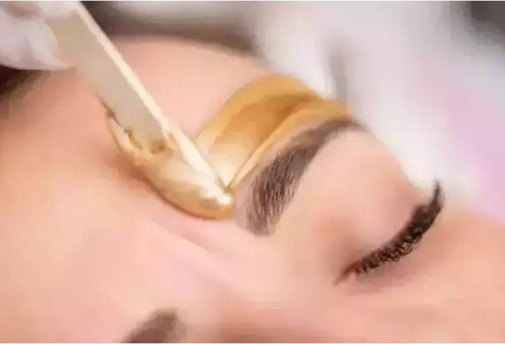 Ağda, ip ve cımbızı unutun! Bir kaşıkla tüyleri yok edin - Resim: 31